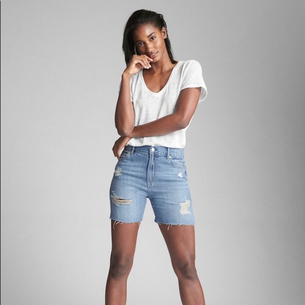 NWT GAP 5" Shorts Distressed Light Jean